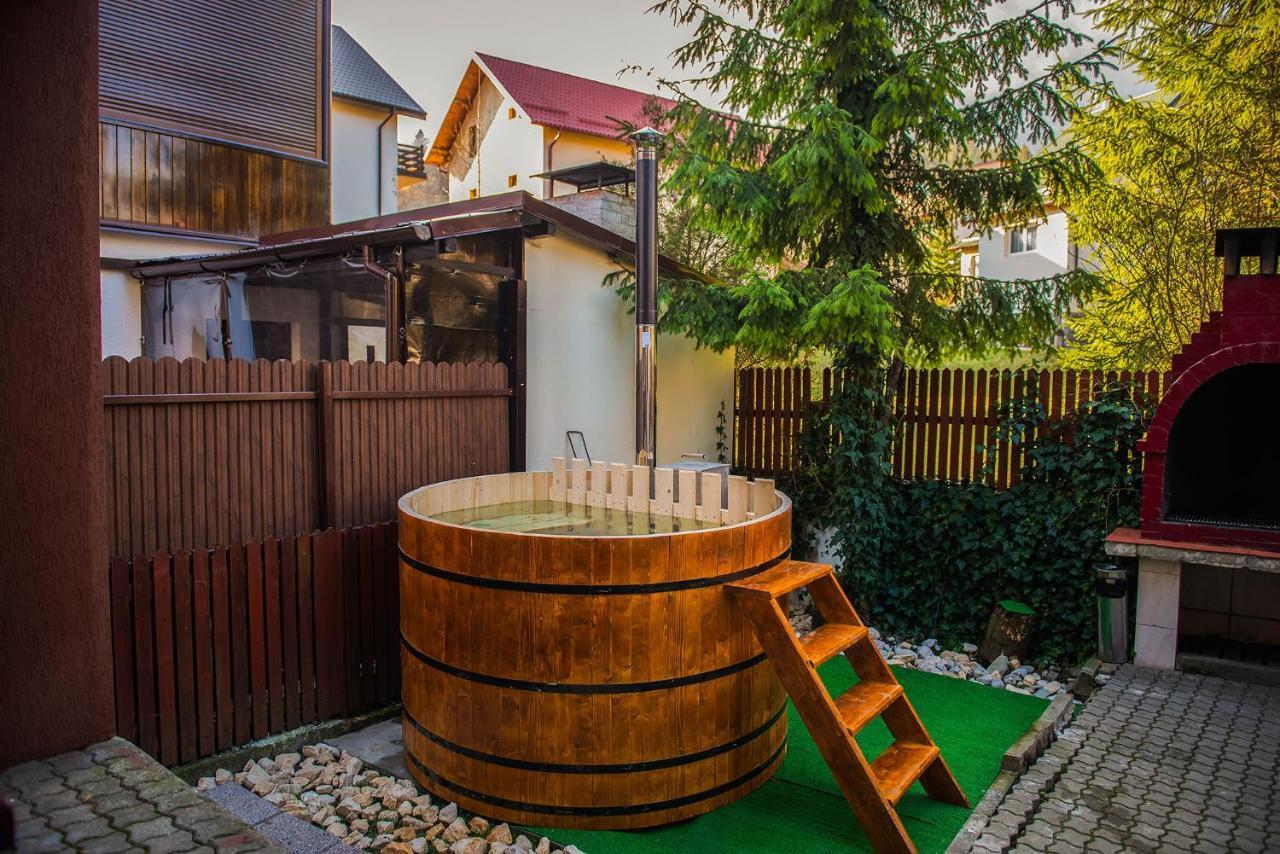 Отель Casa Maia Буштени Экстерьер фото