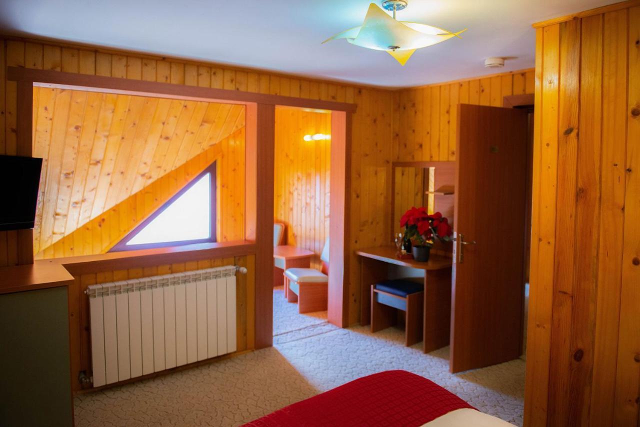 Отель Casa Maia Буштени Экстерьер фото
